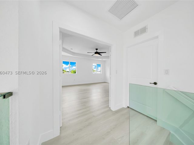 5-bedroom home for sale in Miami - 21101 SW 132nd Ct - MondialRealty
