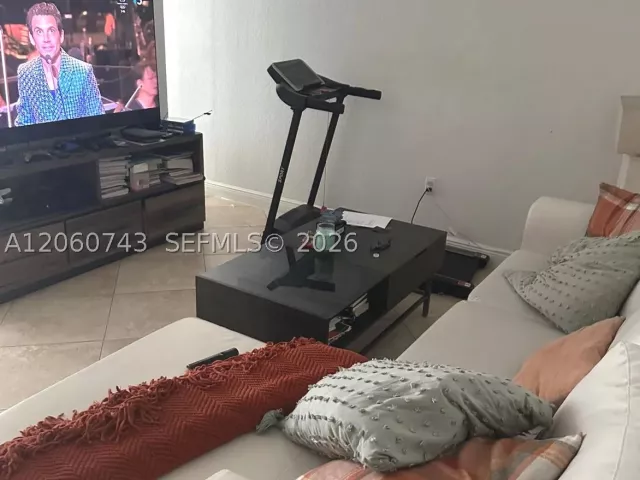 4-bedroom home for rent in Doral - 11633 NW 78th St - MondialRealty