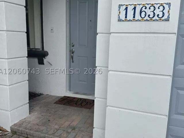 4-bedroom home for rent in Doral - 11633 NW 78th St - MondialRealty