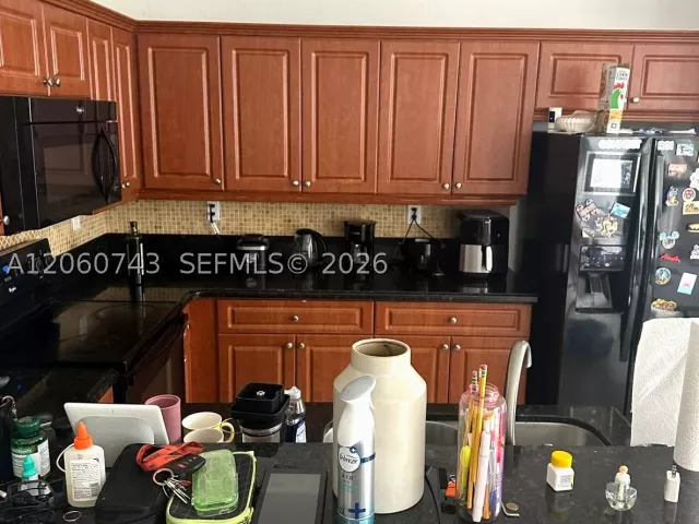 4-bedroom home for rent in Doral - 11633 NW 78th St - MondialRealty