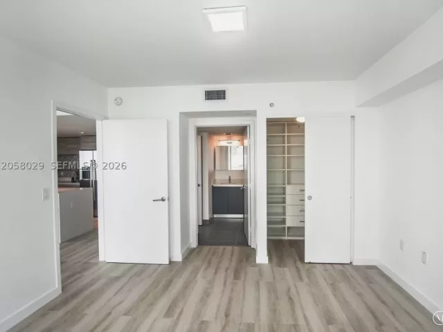1-bedroom condo for rent in Miami Beach - 6620 Indian Creek Dr 301 - MondialRealty