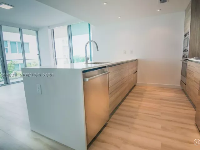 1-bedroom condo for rent in Miami Beach - 6620 Indian Creek Dr 301 - MondialRealty