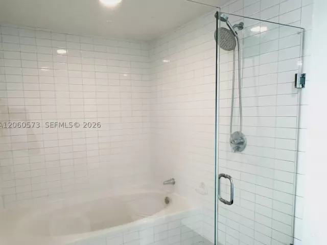 2-bedroom condo for rent in Miami - 888 Biscayne Blvd 3701 - MondialRealty