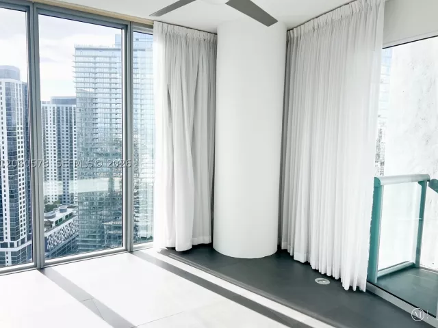 2-bedroom condo for rent in Miami - 888 Biscayne Blvd 3701 - MondialRealty