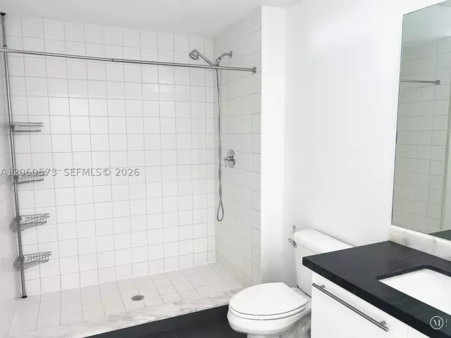 2-bedroom condo for rent in Miami - 888 Biscayne Blvd 3701 - MondialRealty