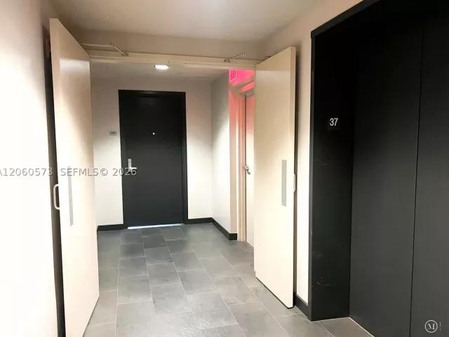 2-bedroom condo for rent in Miami - 888 Biscayne Blvd 3701 - MondialRealty