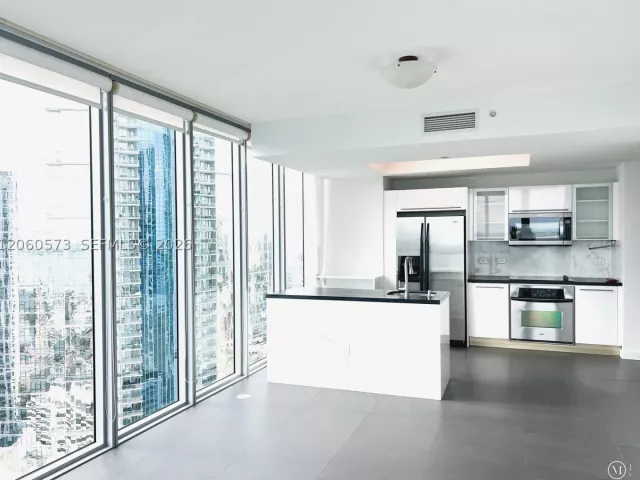 2-bedroom condo for rent in Miami - 888 Biscayne Blvd 3701 - MondialRealty