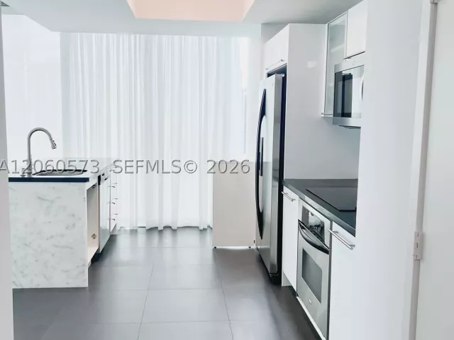 2-bedroom condo for rent in Miami - 888 Biscayne Blvd 3701 - MondialRealty