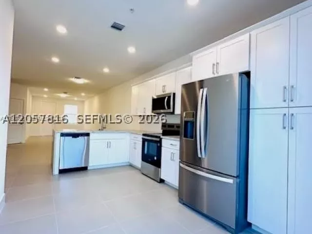 4-bedroom home for rent in Pembroke Pines - 259 SW 169th Ln 259 - MondialRealty