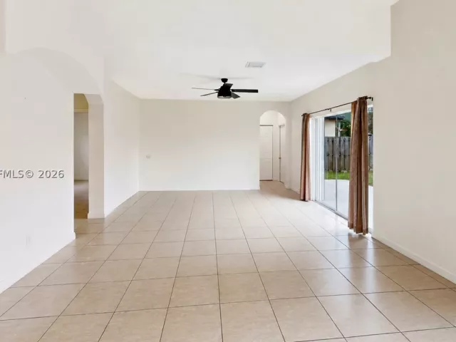 4-bedroom home for sale in Homestead - 2002 NE 39th Ter - MondialRealty