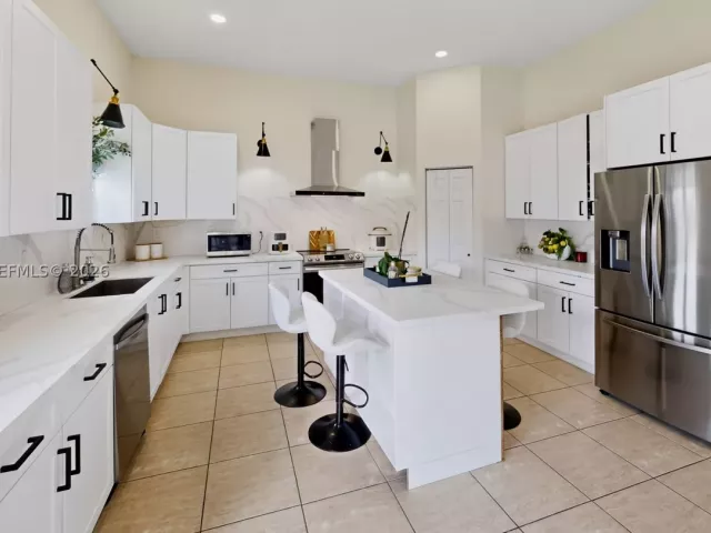 4-bedroom home for sale in Homestead - 2002 NE 39th Ter - MondialRealty