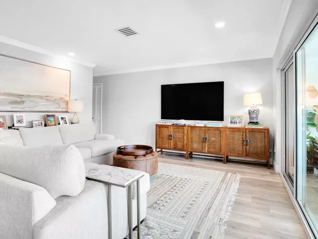 3-bedroom home for rent in Boca Raton - 23313 Lago Mar Circle - MondialRealty