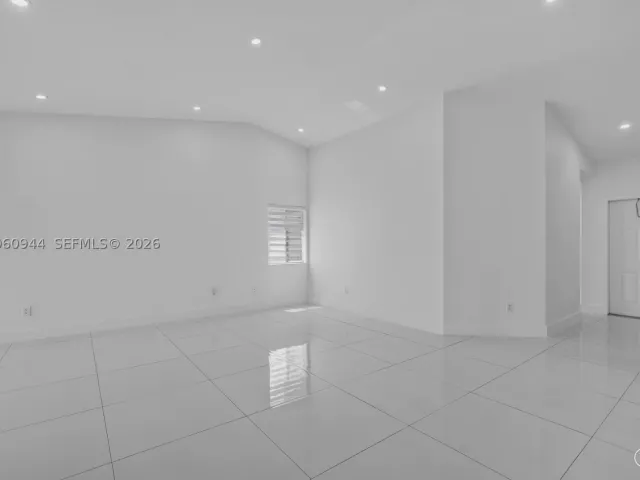3-bedroom home for rent in Miami - 15772 SW 74th Ln - MondialRealty