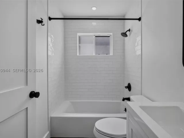 3-bedroom home for rent in Miami - 15772 SW 74th Ln - MondialRealty