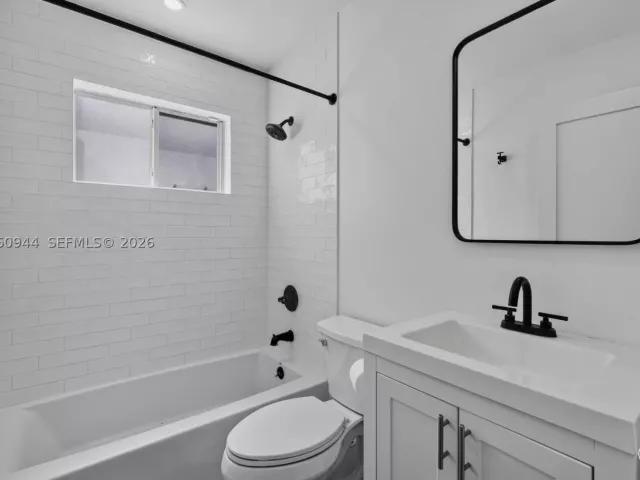 3-bedroom home for rent in Miami - 15772 SW 74th Ln - MondialRealty