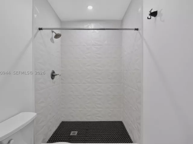 3-bedroom home for rent in Miami - 15772 SW 74th Ln - MondialRealty
