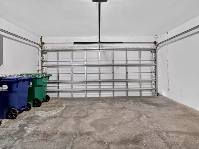 3-bedroom home for rent in Miami - 15772 SW 74th Ln - MondialRealty