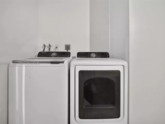 3-bedroom home for rent in Miami - 15772 SW 74th Ln - MondialRealty