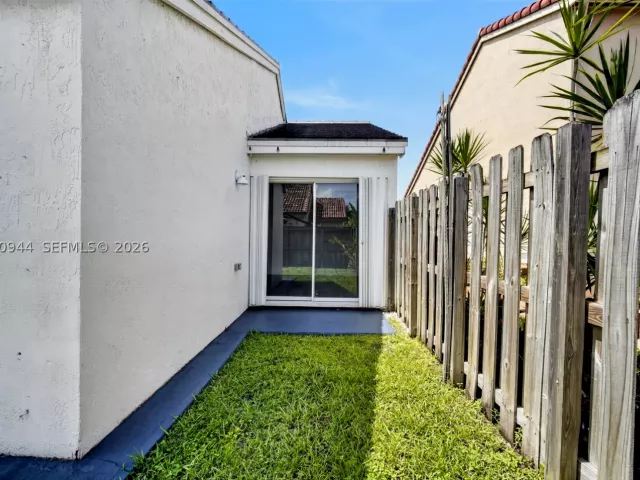 3-bedroom home for rent in Miami - 15772 SW 74th Ln - MondialRealty