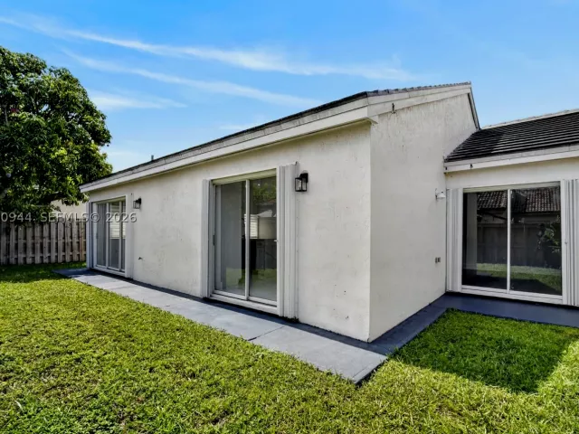 3-bedroom home for rent in Miami - 15772 SW 74th Ln - MondialRealty