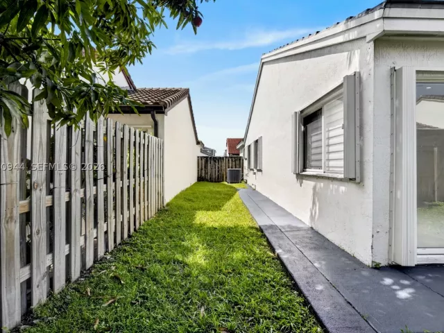 3-bedroom home for rent in Miami - 15772 SW 74th Ln - MondialRealty