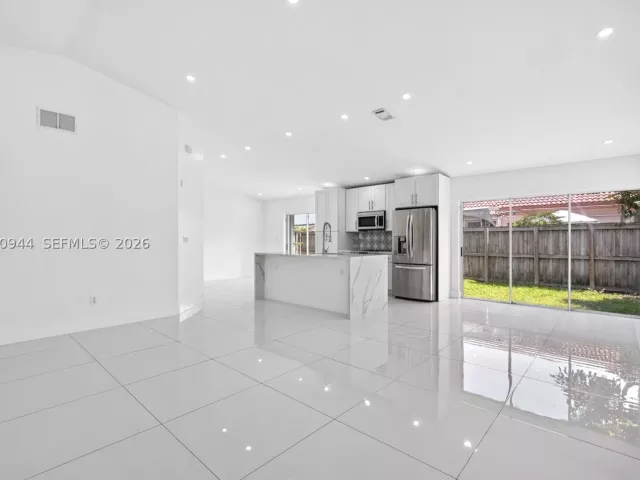 3-bedroom home for rent in Miami - 15772 SW 74th Ln - MondialRealty