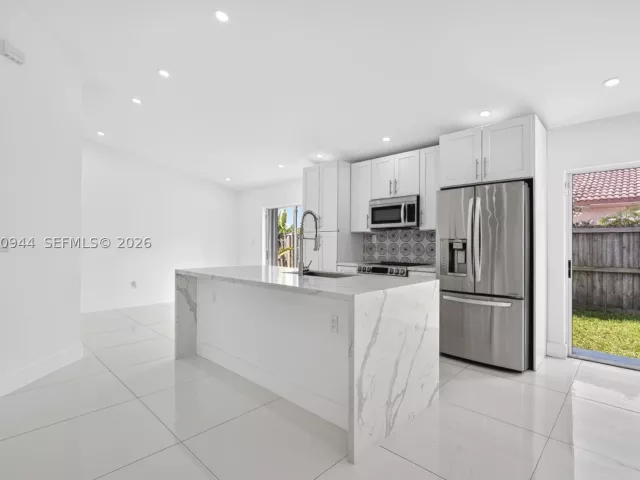 3-bedroom home for rent in Miami - 15772 SW 74th Ln - MondialRealty