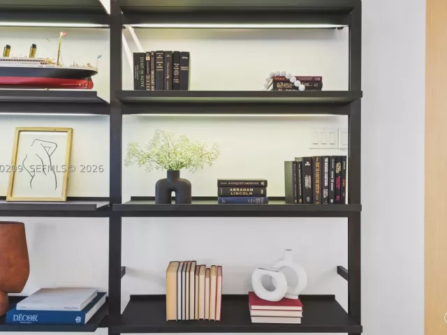 2-bedroom condo for sale in Miami Beach - 2301 Collins Ave 1003/1004 - MondialRealty