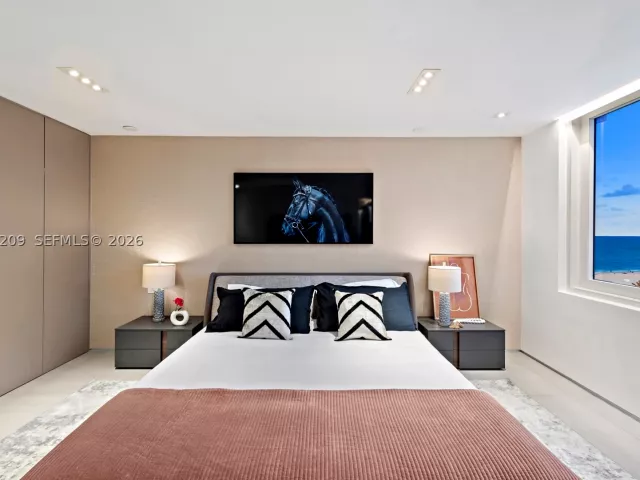 2-bedroom condo for sale in Miami Beach - 2301 Collins Ave 1003/1004 - MondialRealty