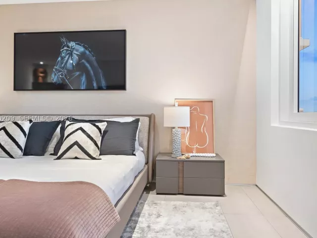 2-bedroom condo for sale in Miami Beach - 2301 Collins Ave 1003/1004 - MondialRealty