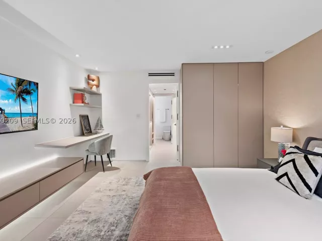 2-bedroom condo for sale in Miami Beach - 2301 Collins Ave 1003/1004 - MondialRealty