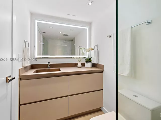 2-bedroom condo for sale in Miami Beach - 2301 Collins Ave 1003/1004 - MondialRealty