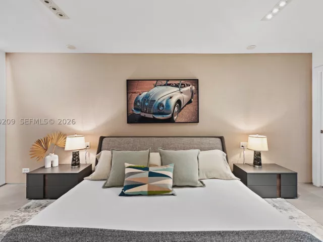 2-bedroom condo for sale in Miami Beach - 2301 Collins Ave 1003/1004 - MondialRealty