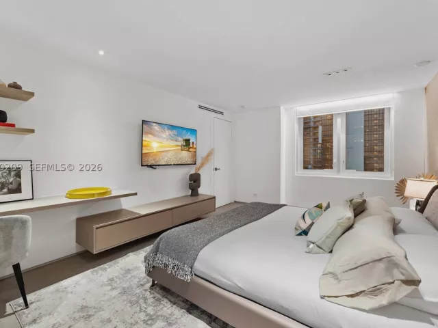 2-bedroom condo for sale in Miami Beach - 2301 Collins Ave 1003/1004 - MondialRealty