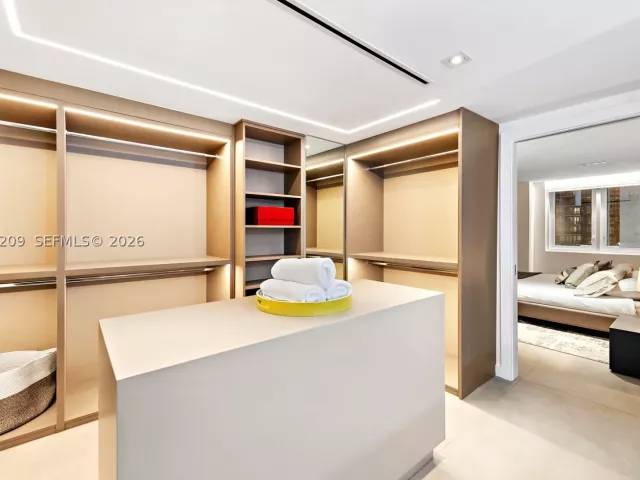 2-bedroom condo for sale in Miami Beach - 2301 Collins Ave 1003/1004 - MondialRealty