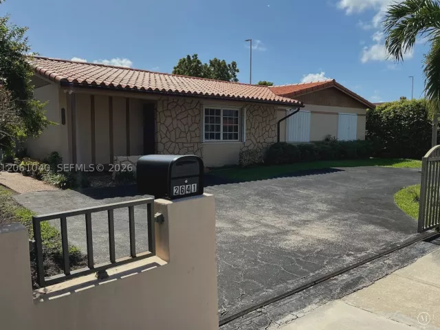3-bedroom home for rent in Miami - 2641 SW 117th Ct - MondialRealty
