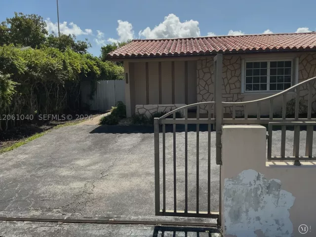 3-bedroom home for rent in Miami - 2641 SW 117th Ct - MondialRealty