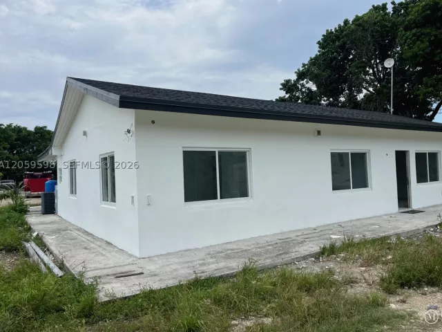 3-bedroom home for rent in Miami - 15430 SW 194th Ave . - MondialRealty