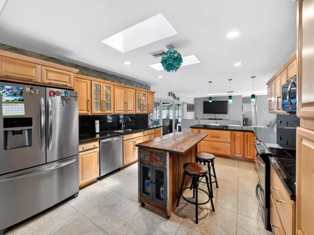 3-bedroom home for rent in Pompano Beach - 1571 SE 24TH Avenue - MondialRealty