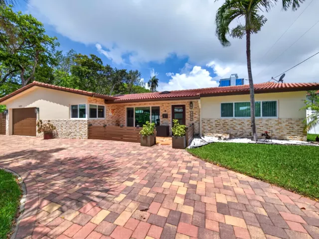 3-bedroom home for rent in Pompano Beach - 1571 SE 24TH Avenue - MondialRealty
