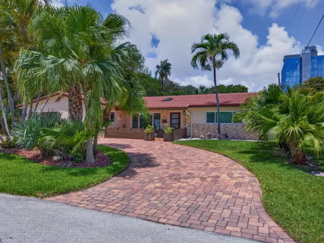 3-bedroom home for rent in Pompano Beach - 1571 SE 24TH Avenue - MondialRealty