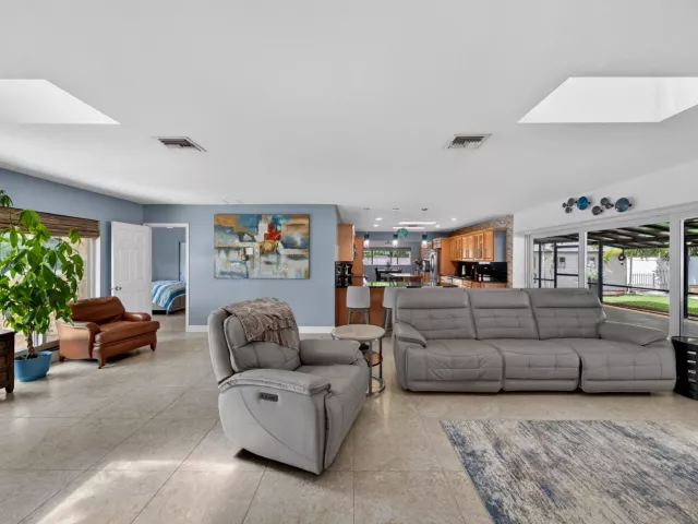 3-bedroom home for rent in Pompano Beach - 1571 SE 24TH Avenue - MondialRealty