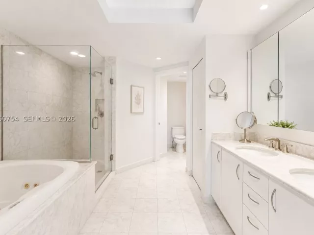 3-bedroom condo for sale in Miami - 1331 Brickell Bay Dr 2805 - MondialRealty