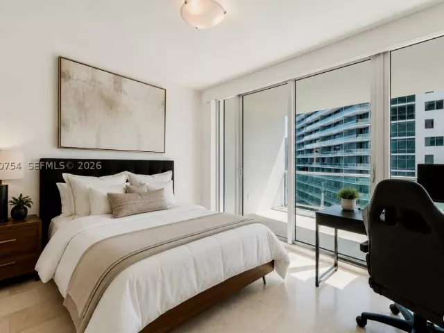 3-bedroom condo for sale in Miami - 1331 Brickell Bay Dr 2805 - MondialRealty