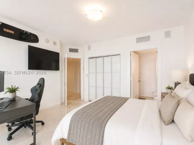 3-bedroom condo for sale in Miami - 1331 Brickell Bay Dr 2805 - MondialRealty