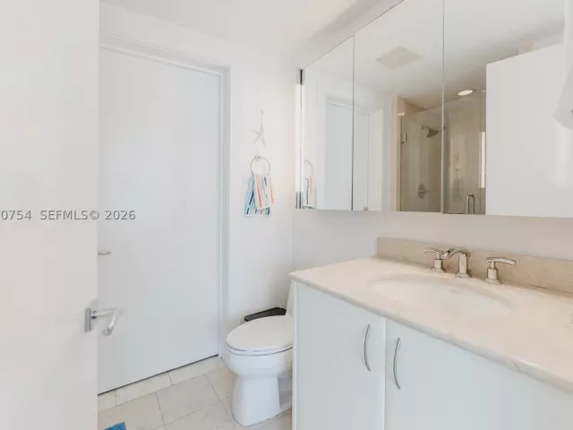 3-bedroom condo for sale in Miami - 1331 Brickell Bay Dr 2805 - MondialRealty