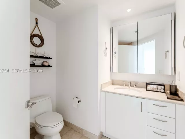 3-bedroom condo for sale in Miami - 1331 Brickell Bay Dr 2805 - MondialRealty