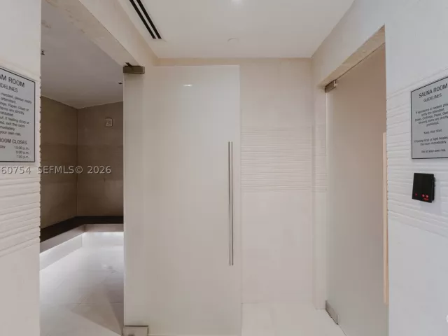3-bedroom condo for sale in Miami - 1331 Brickell Bay Dr 2805 - MondialRealty