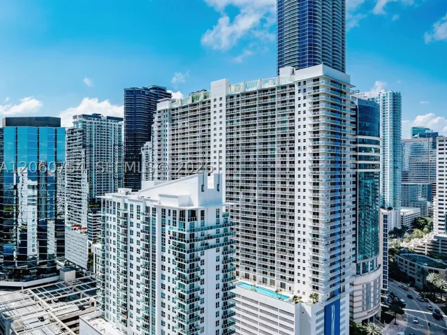 3-bedroom condo for sale in Miami - 1331 Brickell Bay Dr 2805 - MondialRealty