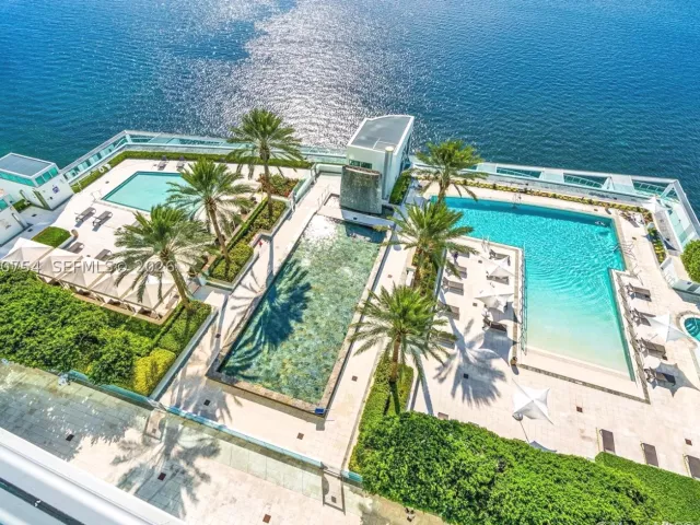 3-bedroom condo for sale in Miami - 1331 Brickell Bay Dr 2805 - MondialRealty
